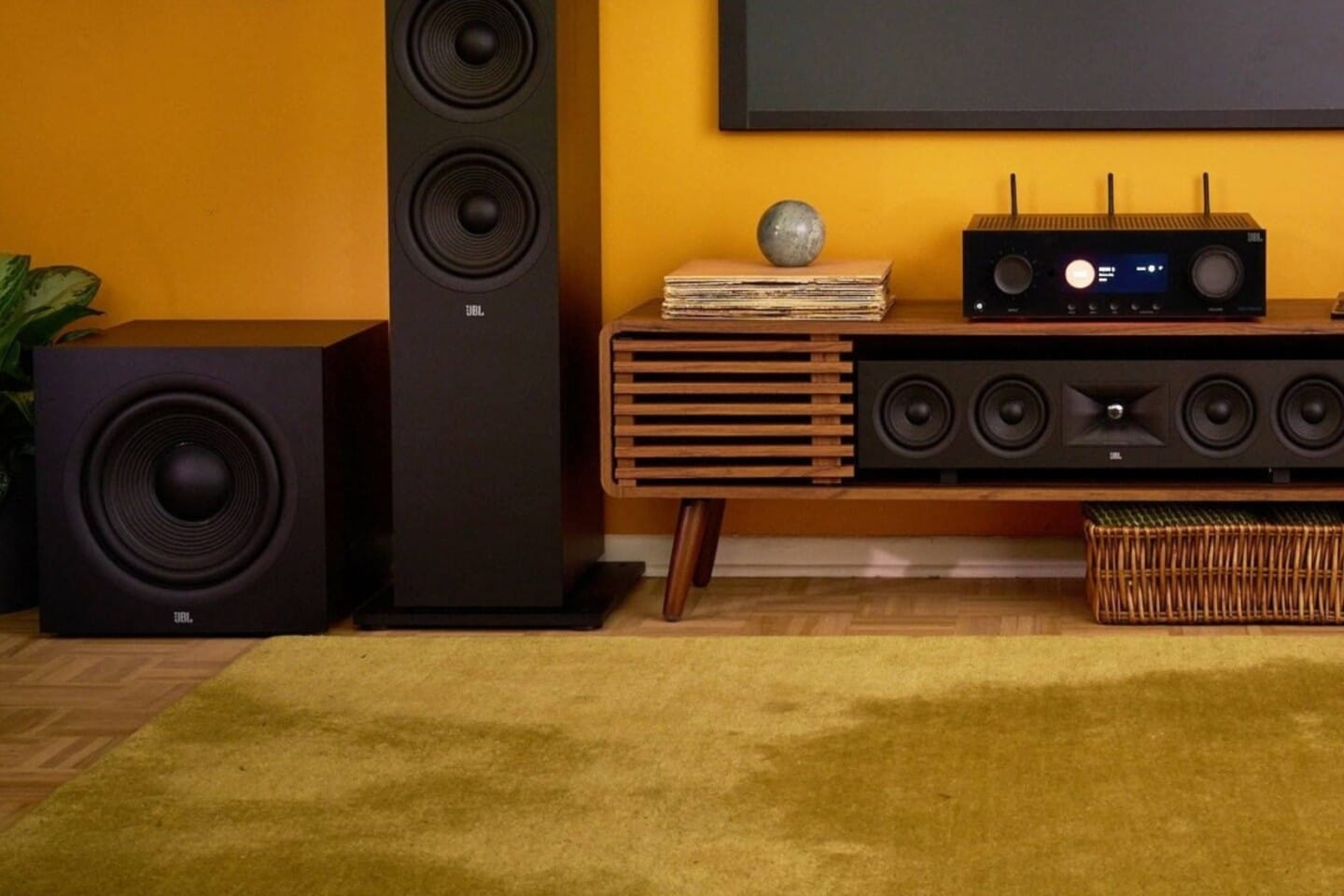 Powerful 500W Built-In Amplifier