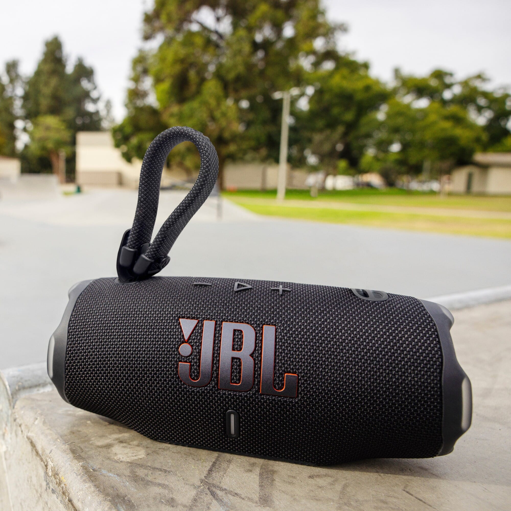 Buy JBL Charge 6 (Black) | Smart Home Sounds