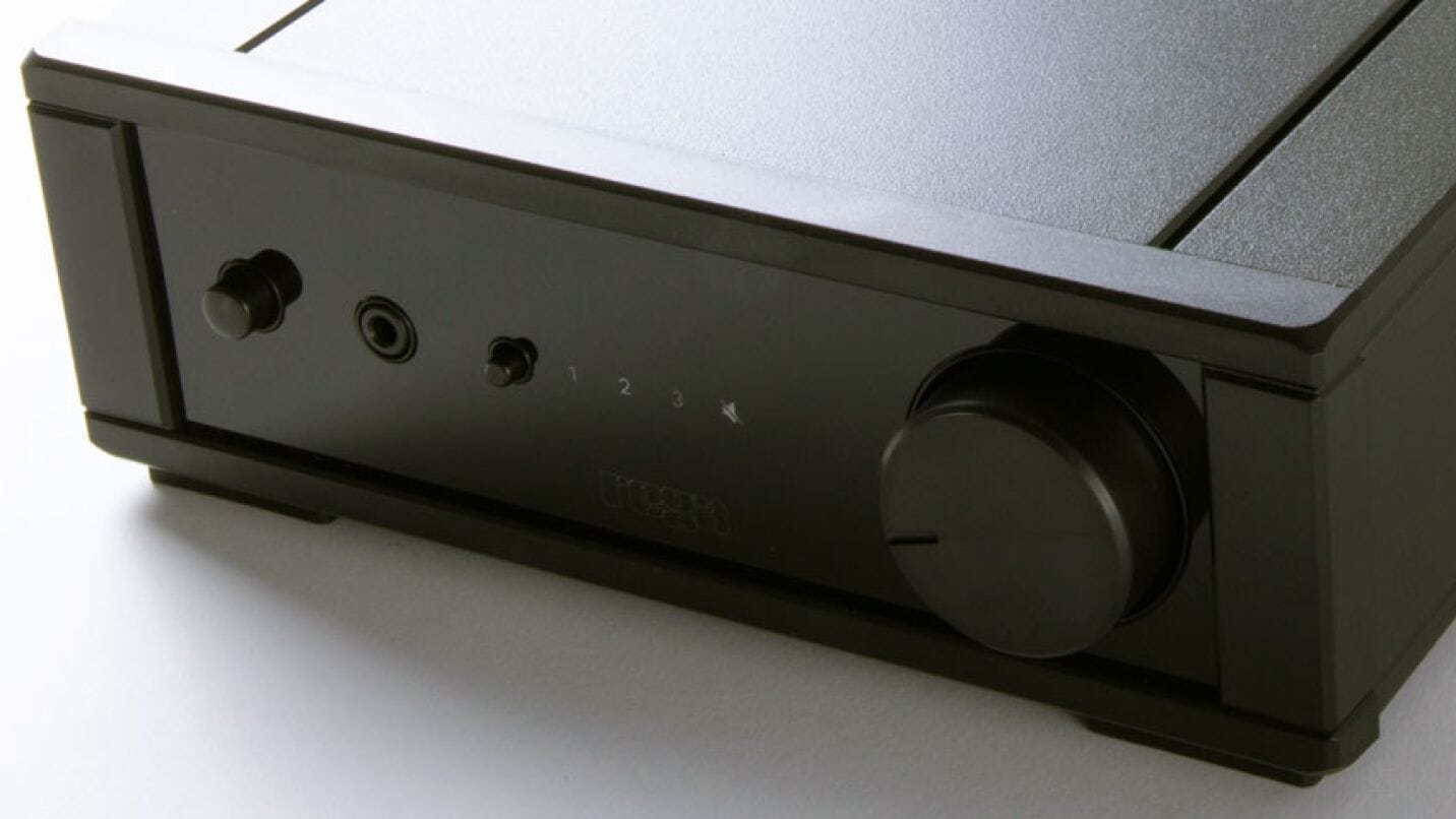 Rega io Amplifier review - the best amp for HiFi beginners?