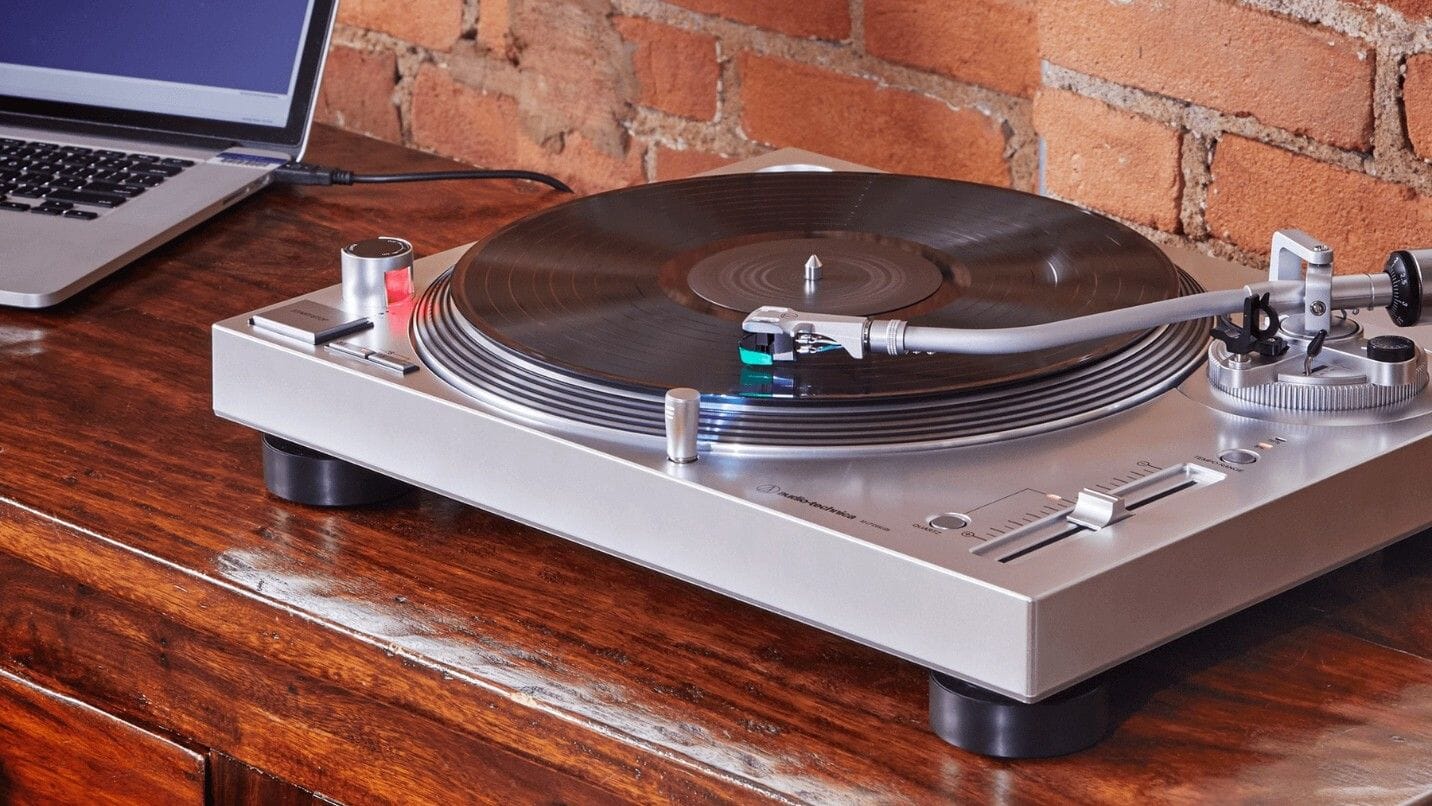 7 Reasons to Buy the Audio-Technica AT-LP120XUSB