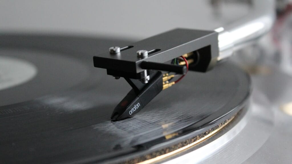 Ortofon OM Series Cartridge being used on vinyl record