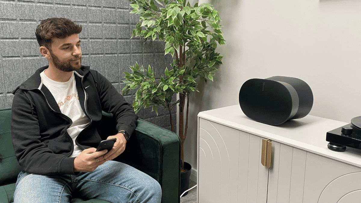Sonos-Era-300-Review-Spatial-Audio-Listening