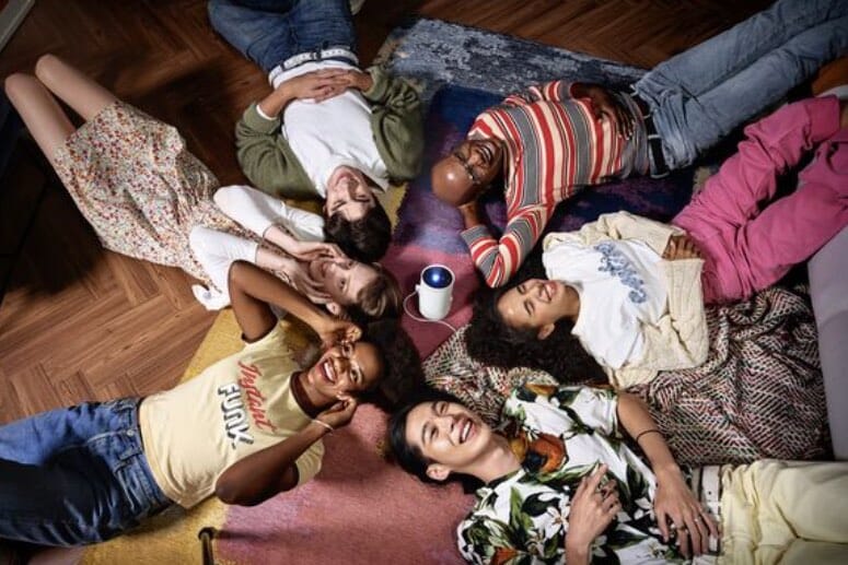 The Portable HD Smart TV Projector with 180° of rotation and 360° sound technology