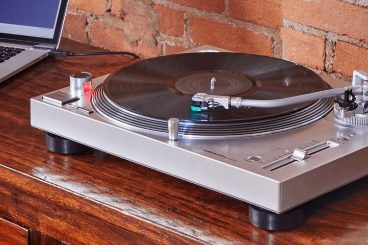 7 Reasons to Buy the Audio-Technica AT-LP120XUSB