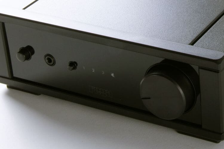 Rega io Amplifier review - the best amp for HiFi beginners?