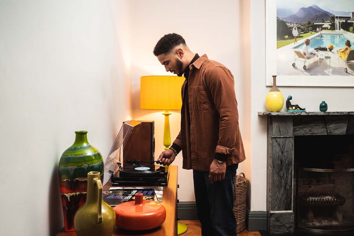 Fully Manual Turntable With Adjustable Speed Options