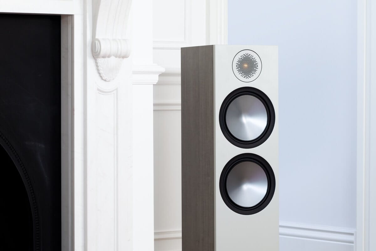 Large Dual Drivers For Powerful, Dynamic Bass